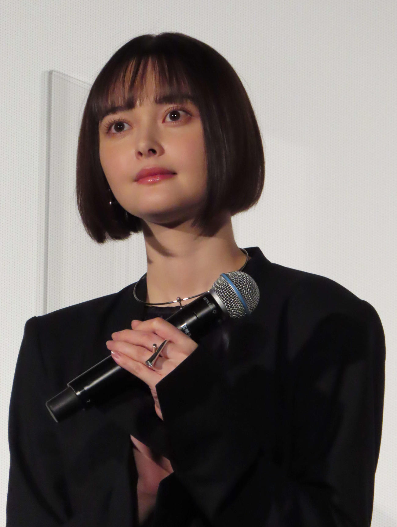 映画「恋のいばら」公開記念舞台あいさつに出席した玉城ティナ