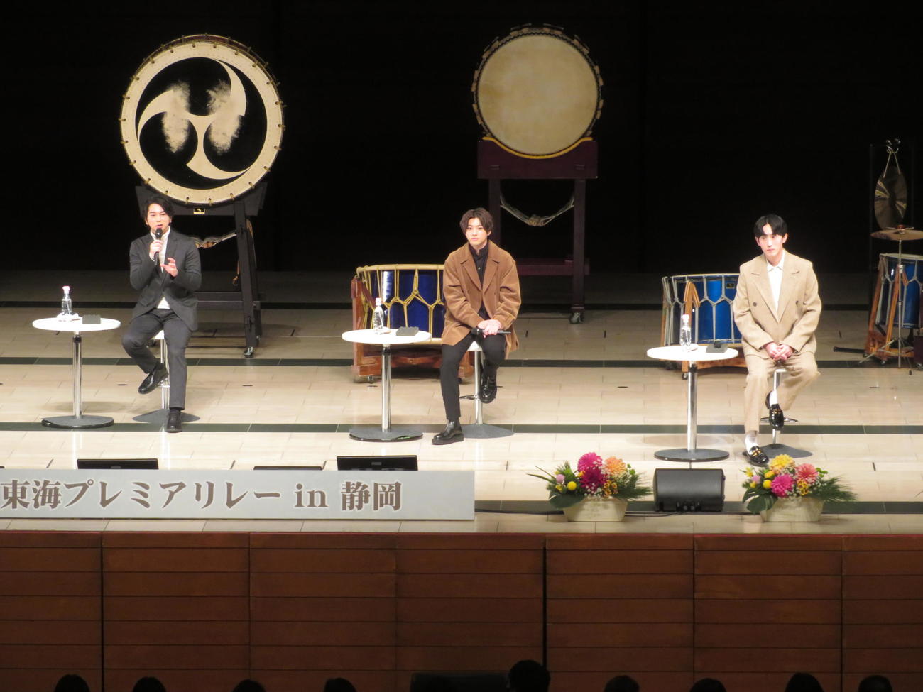 「大河ドラマ『どうする家康』東海プレミアリレー　in　静岡　出陣式」に出席した（左から）松本潤、山田裕貴、杉野遥亮（撮影・横山慧）