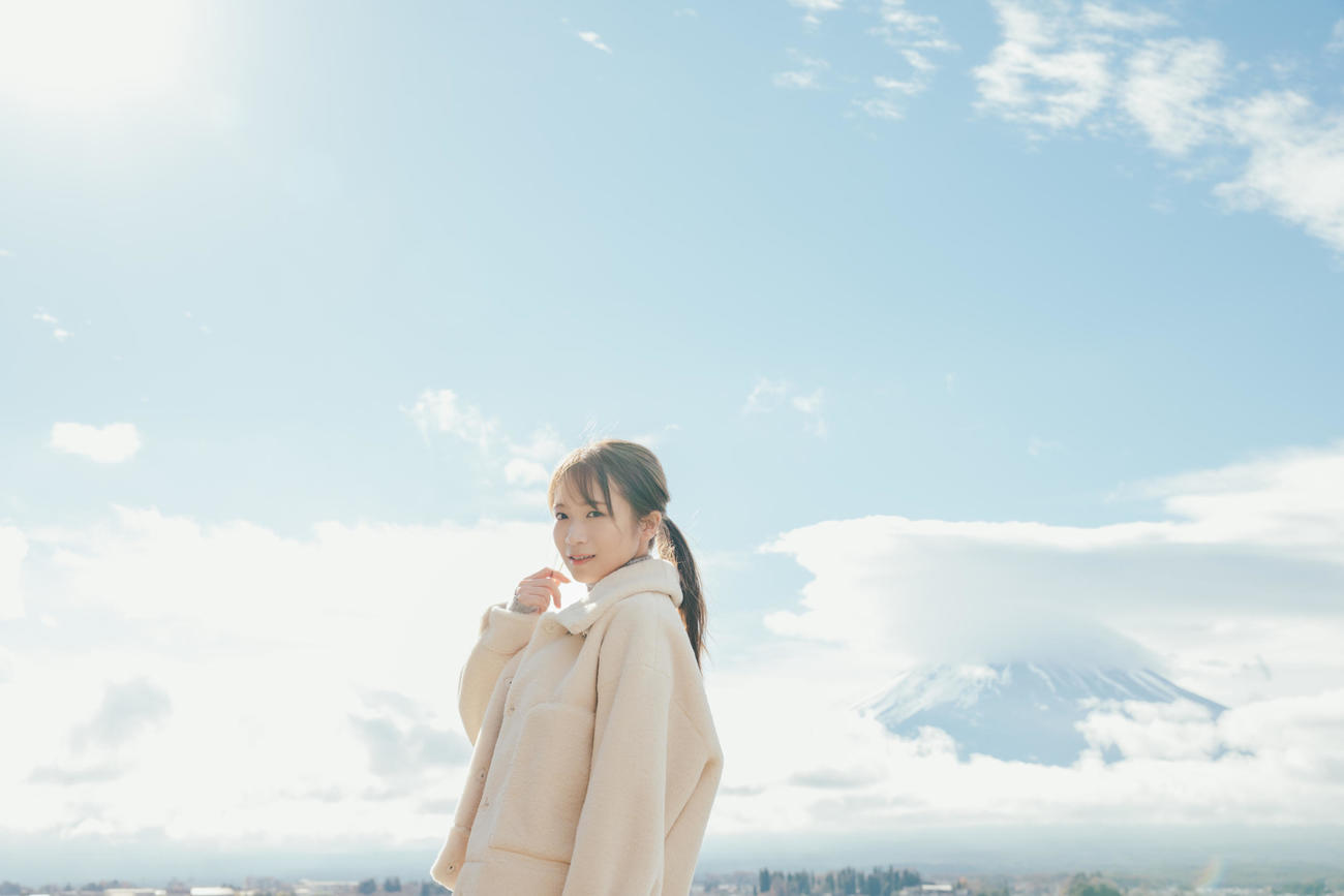 乃木坂46秋元真夏の卒業記念写真集先行カット（撮影／東京祐）