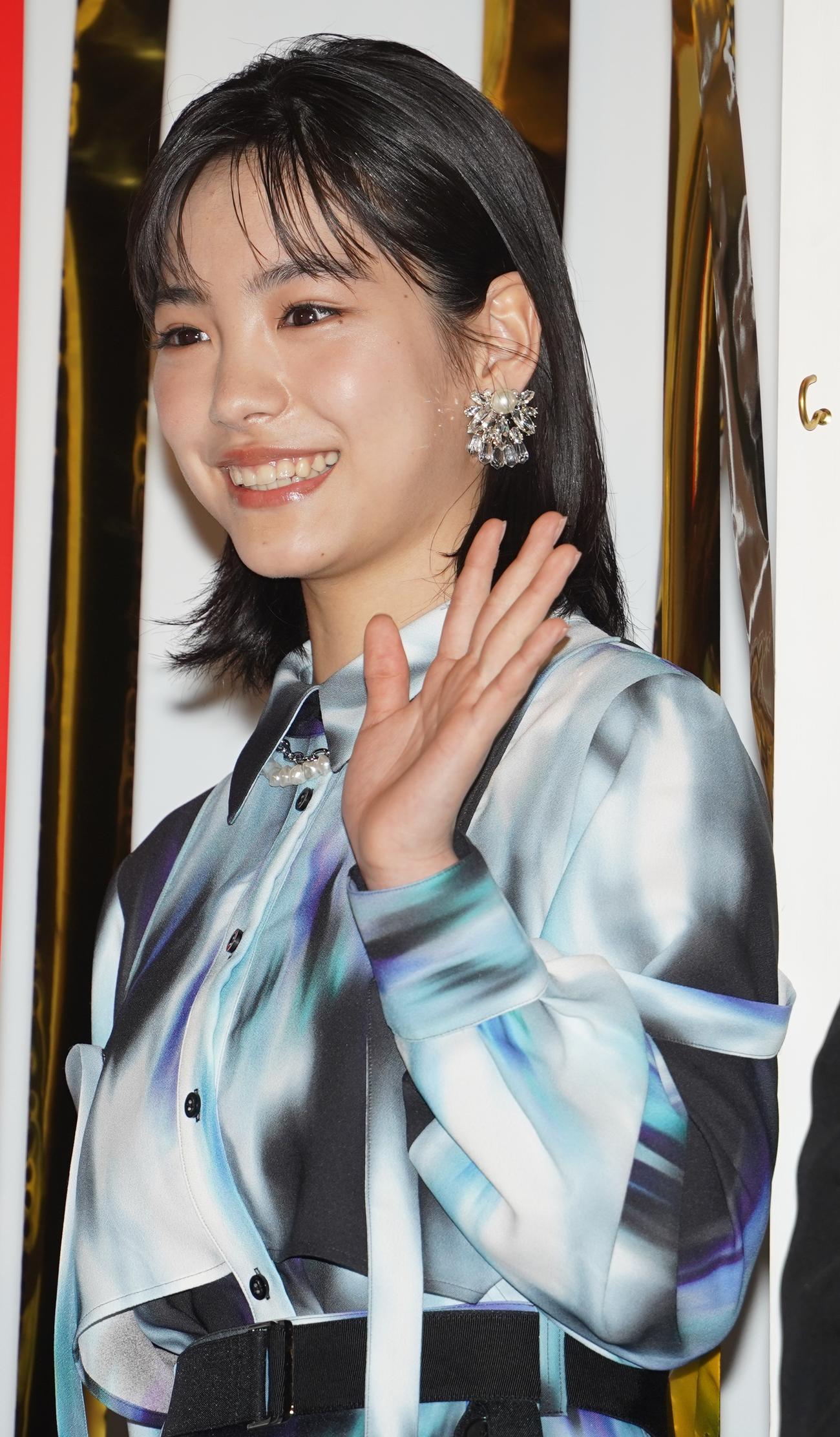 アニメ映画「かがみの孤城」の大ヒット御礼舞台あいさつに出席した、當真あみ（撮影・佐藤勝亮）