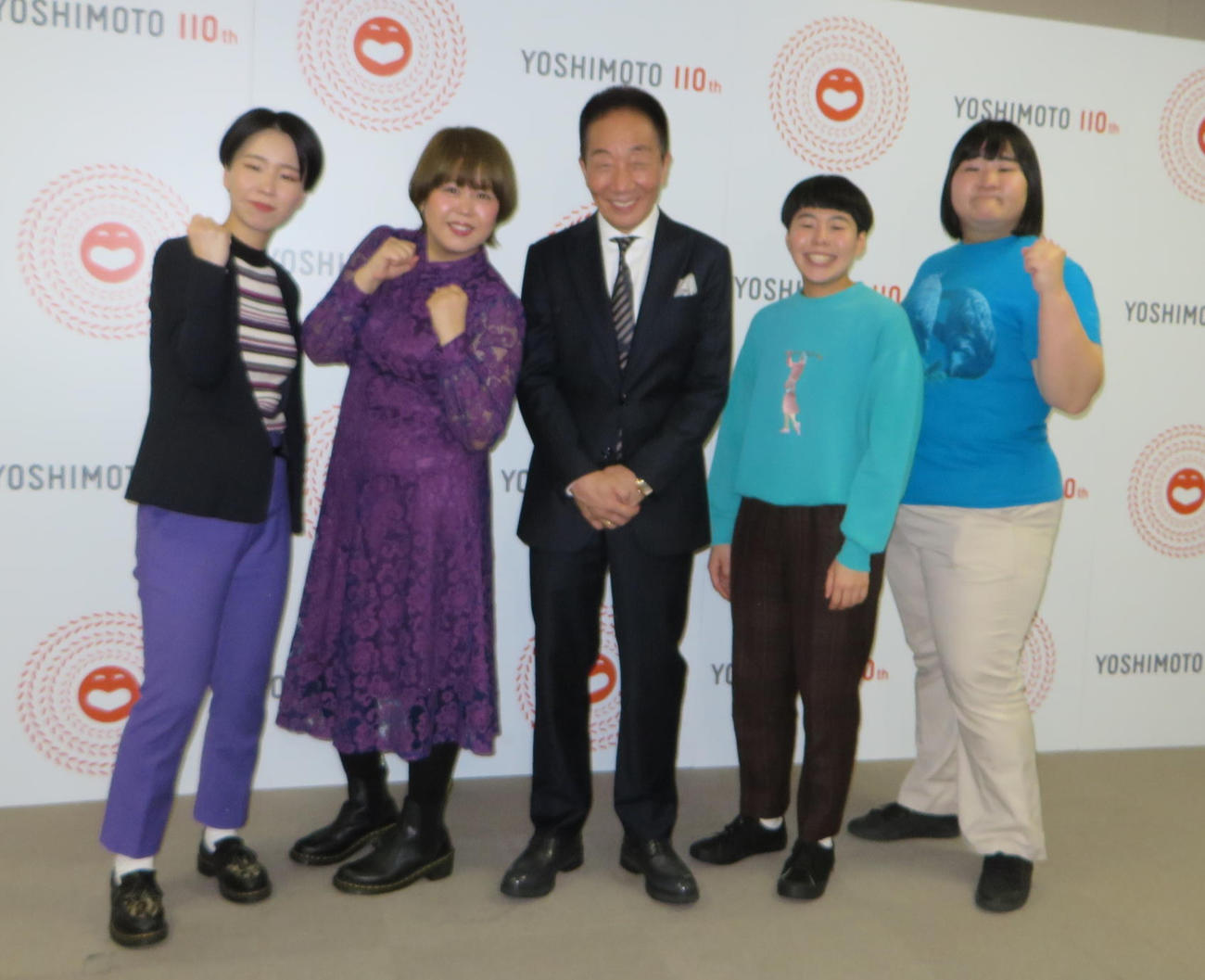 左から天才ピアニストの竹内知咲、ますみ。中田カウス上方漫才協会会長。ヨネダ2000の誠、愛
