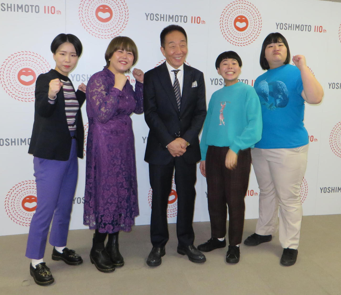 左から天才ピアニストの竹内知咲、ますみ。中田カウス上方漫才協会会長。ヨネダ2000の誠、愛