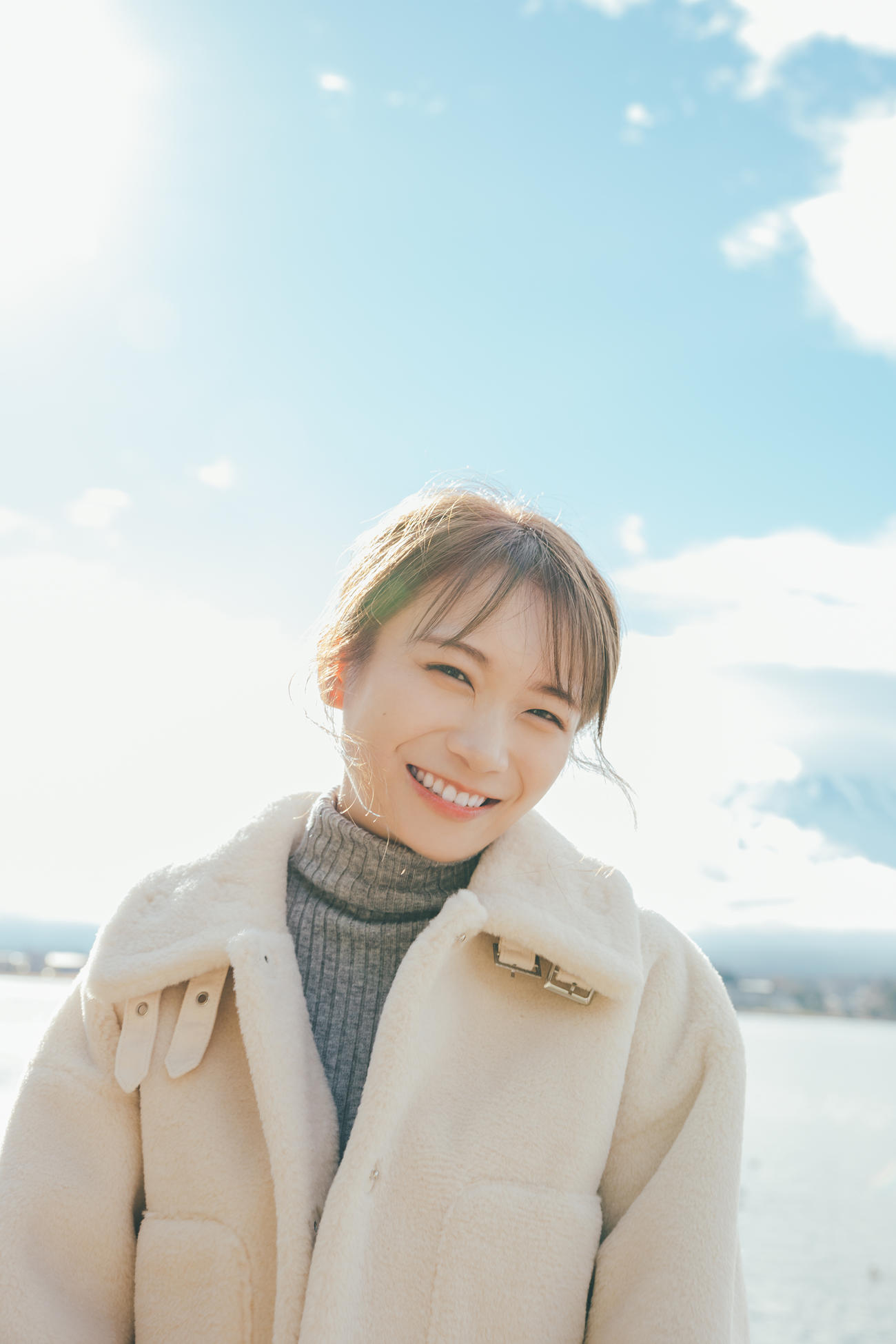 乃木坂46秋元真夏の卒業記念写真集先行カット（撮影／東京祐）
