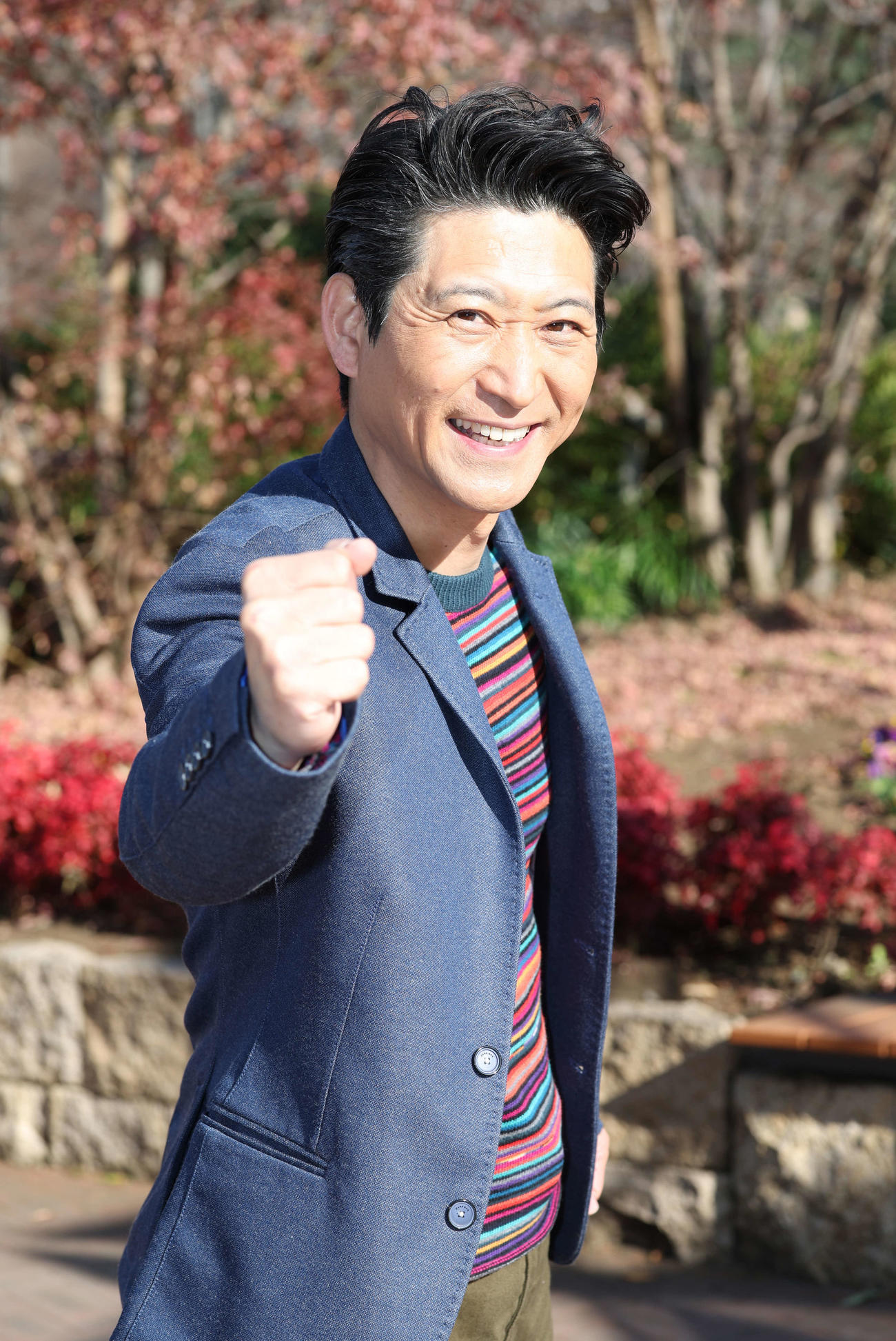 力強くガッツポーズする走裕介（撮影・宮地輝）