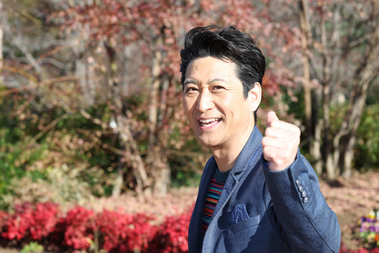 力強くガッツポーズする走裕介（撮影・宮地輝）