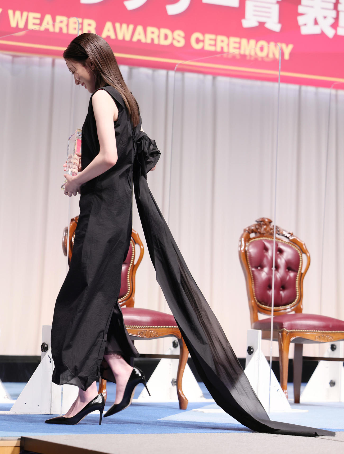 20代部門を受賞し黒のドレス姿を披露した永野芽郁（撮影・足立雅史）