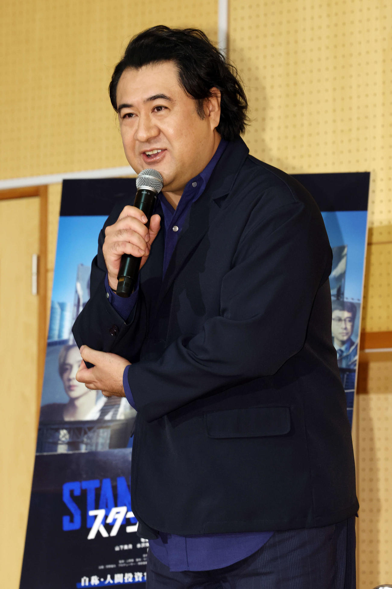 ドラマ「スタンドUPスタート」イベントであいさつする小手伸也（撮影・宮地輝）