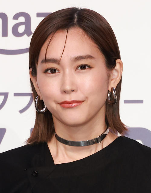 桐谷美玲、表参道で「もふもふ」尽くし「もふもふであったかーいテディ