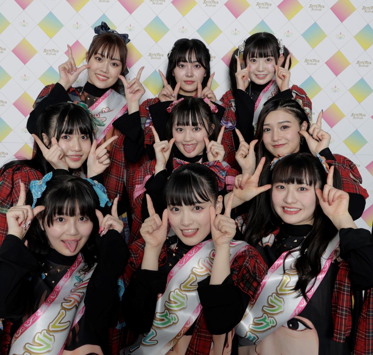 「スタプラアイドルフェスティバル」でシンデレラグループに輝いたいぎなり東北産。前列左から藤谷美海、伊達花彩、桜ひなの。中列左から吉瀬真珠、橘花怜、安杜羽加。後列左から葉月結菜、北美梨寧、律月ひかる