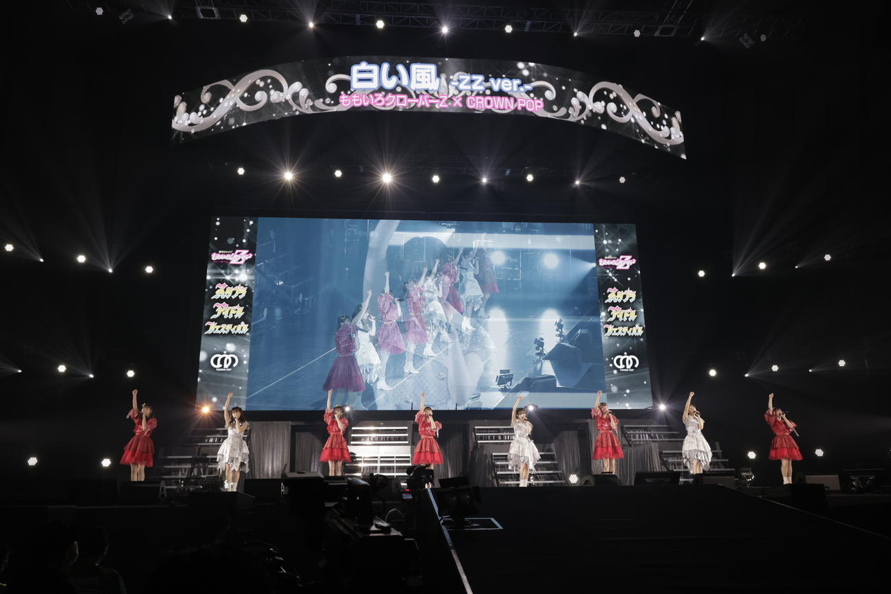 「スタプラアイドルフェスティバル」オープニングに登場したももいろクローバーZとCROWN POP