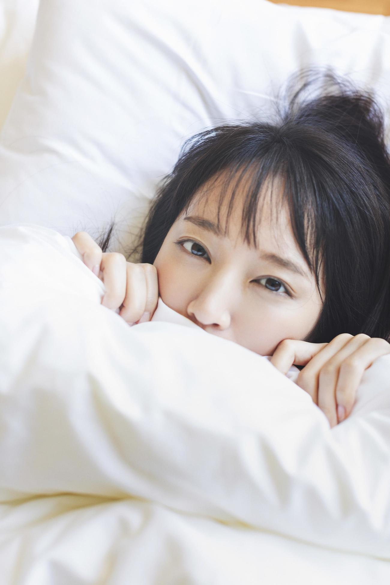 吉岡里帆写真集「日日」カット