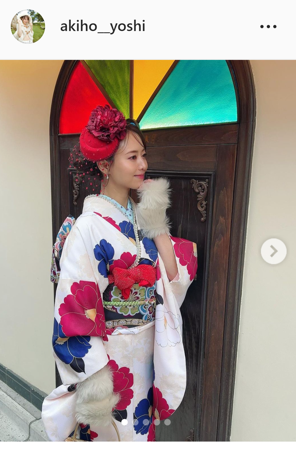 着物姿を披露した吉沢明歩（インスタグラムより）
