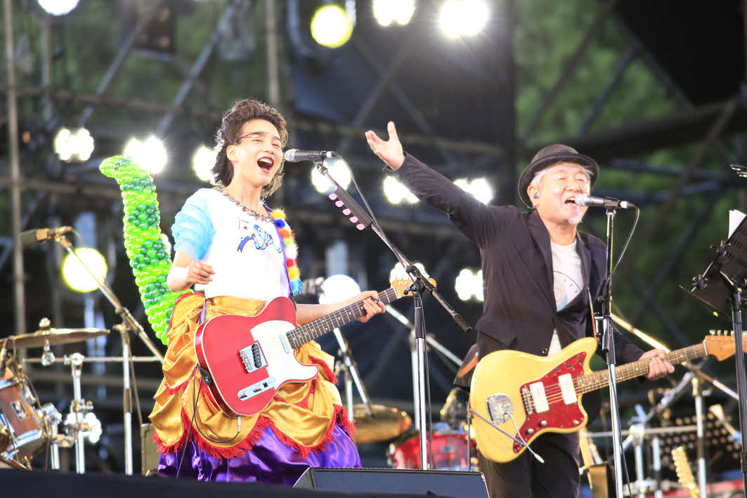 野外音楽フェス「ワールドハピネス2017」　大トリ高橋幸宏のステージに参加するのん（2017年8月撮影）
