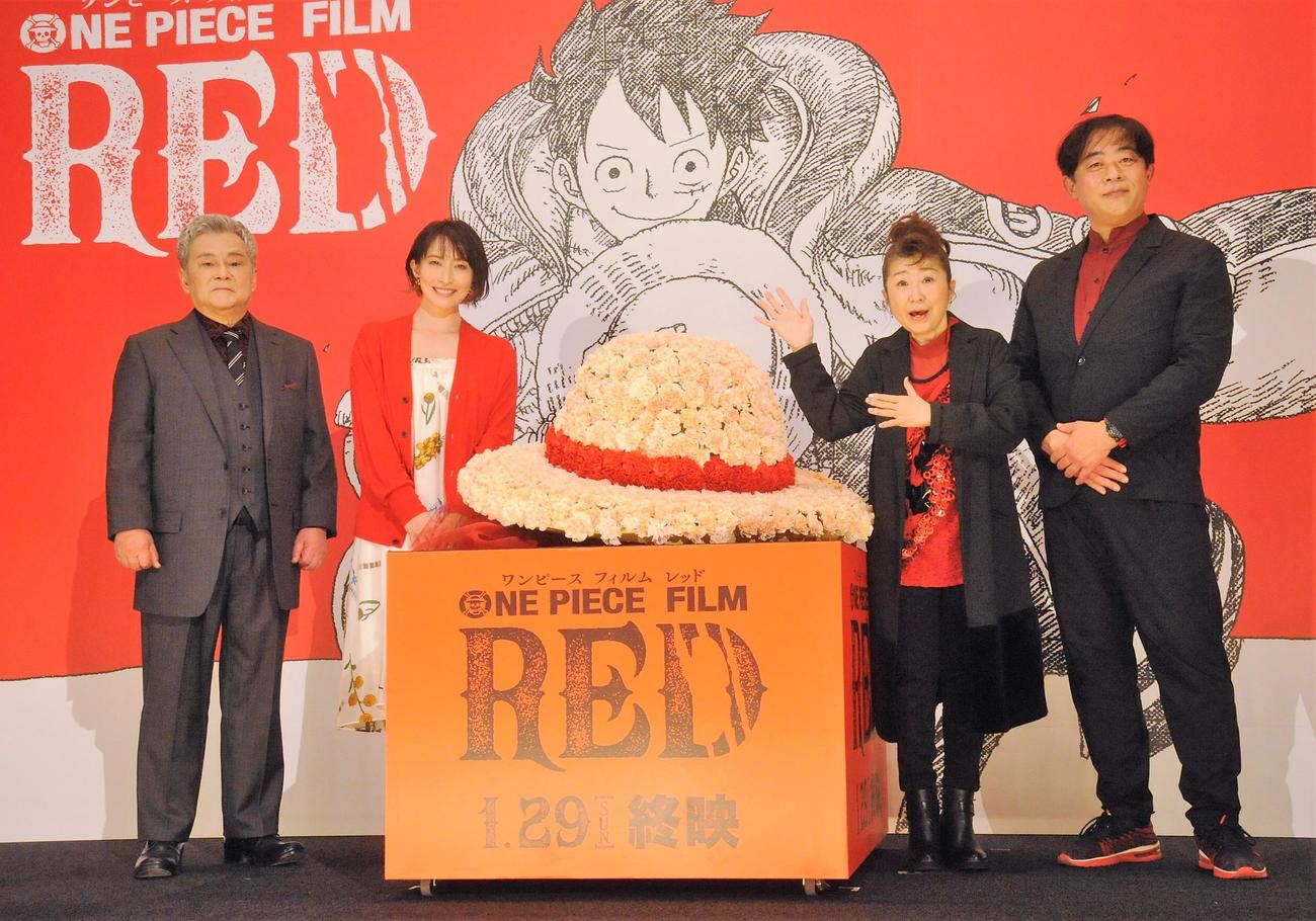 「ONE PIECE FILM RED」終演直前ッ！舞台挨拶に出演する、左から池田秀一、名塚佳織、田中真弓、谷口悟朗監督（撮影・高橋洋平）