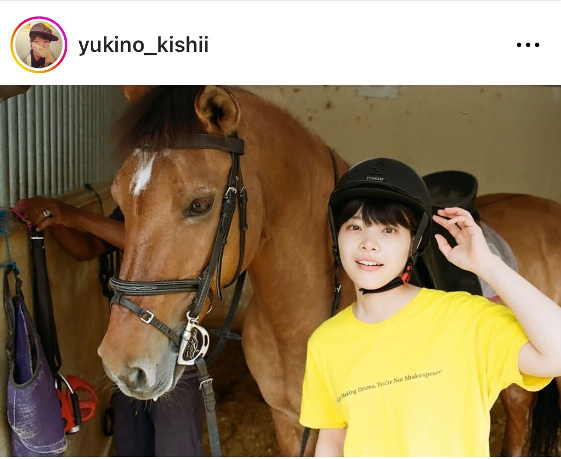 馬とのショットを公開した岸井ゆきの（岸井ゆきののインスタグラムより）