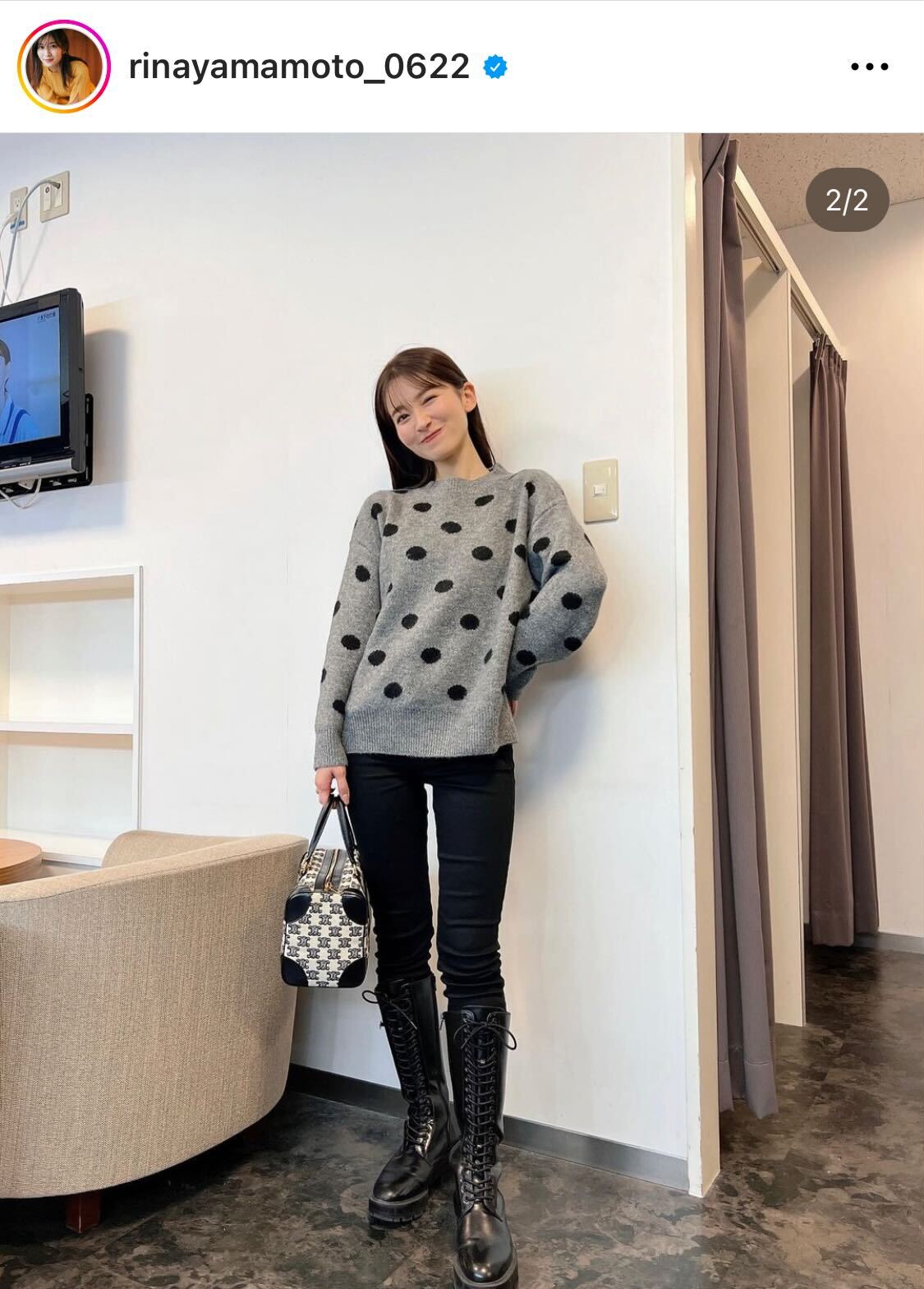 美脚コーデを披露したTBS山本里菜アナ（山本里菜アナのインスタグラムより）