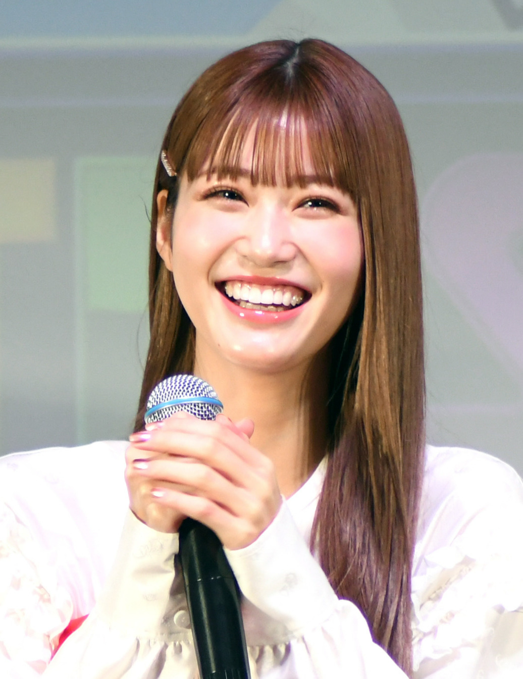 生見愛瑠、太ももまで大胆公開「寒すぎ」生足美脚ショットに絶賛の声「足きれい…!!!」 - 芸能写真ニュース : 日刊スポーツ