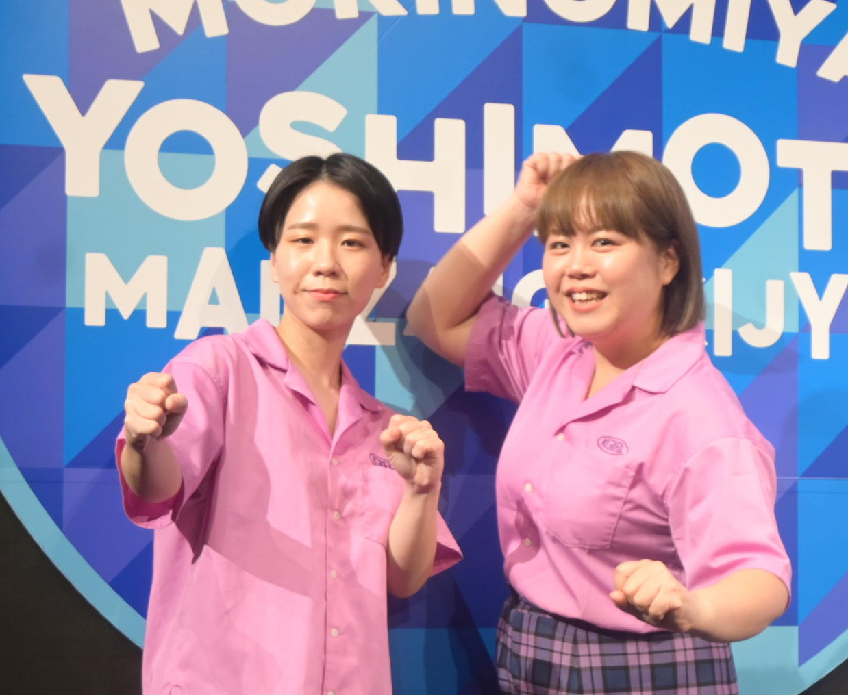 天才ピアニストの竹内知咲（左）、ますみ（2022年12月撮影）