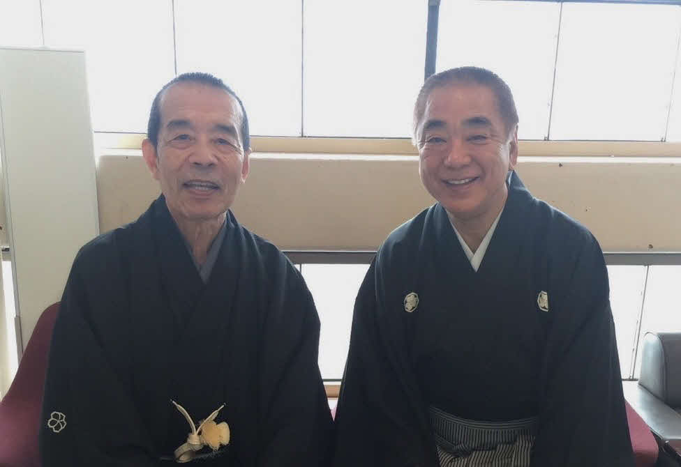 「五代目春風亭柳朝三十三回忌追善興行」に出演する林家木久扇（左）と三遊亭好楽