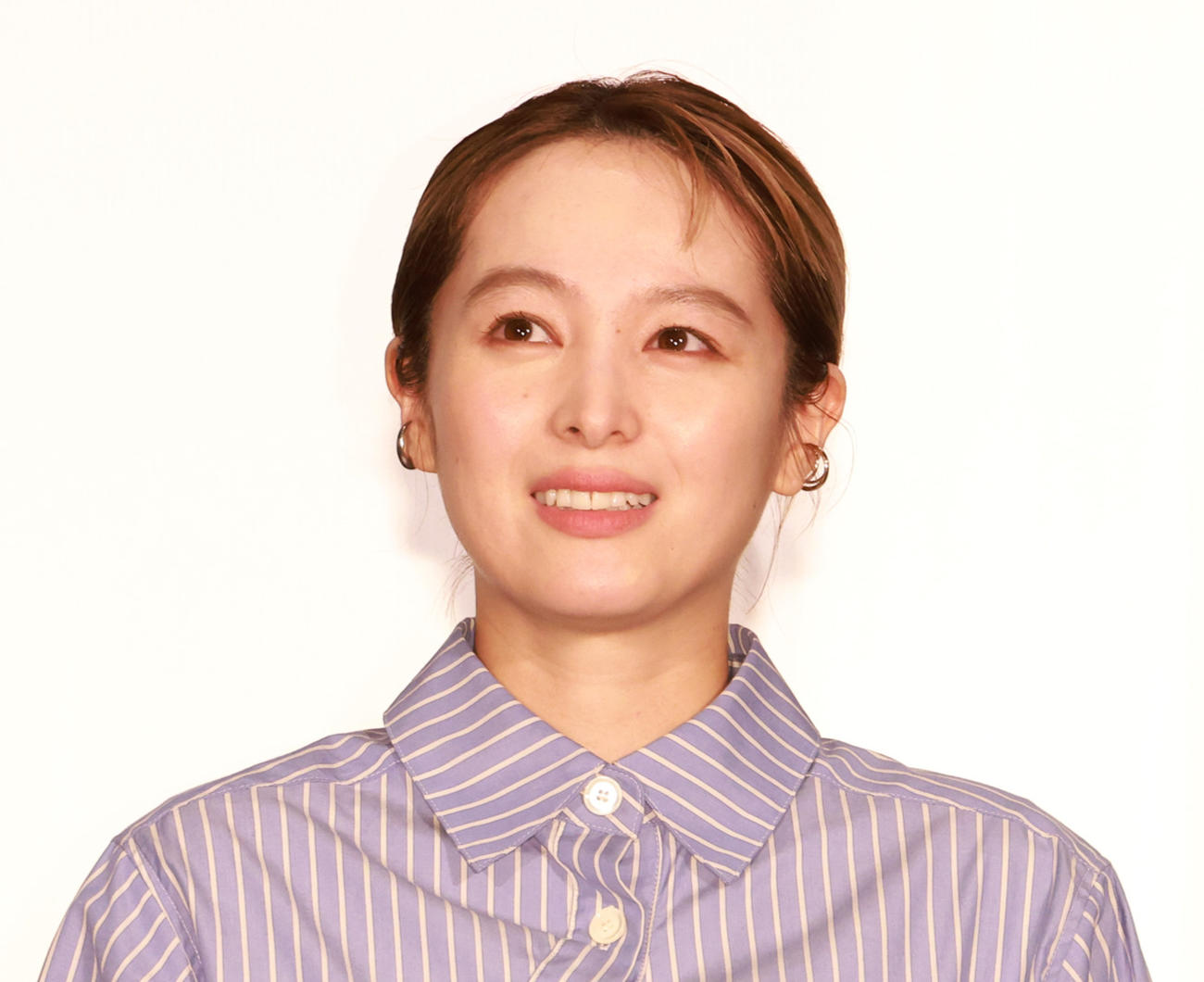 清野菜名（2022年8月撮影）