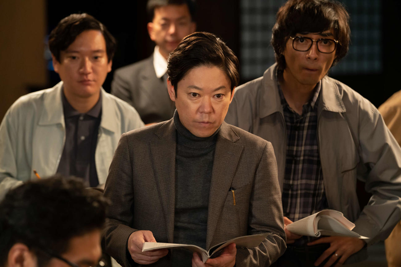 NHKのテレビ70周年記念ドラマ「大河ドラマが生まれた日」に出演する阿部サダヲ（中央）