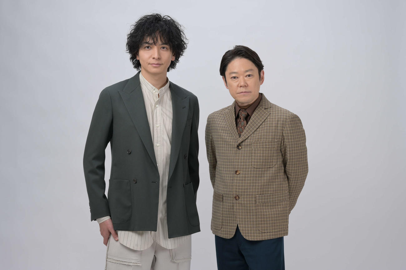NHKのテレビ70周年記念ドラマ「大河ドラマが生まれた日」に主演する生田斗真（左）と共演の阿部サダヲ
