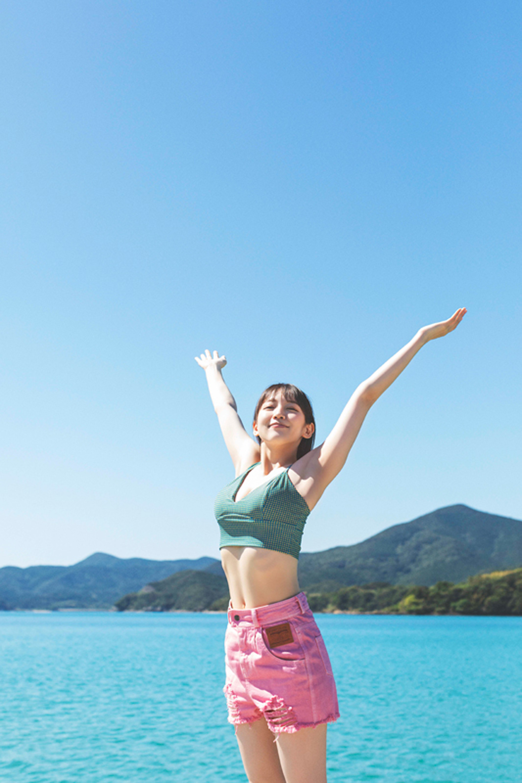 オリコン週間BOOKランキングで上位を独占した写真集「吉岡里帆Wアニバーサリー写真集『日日』」