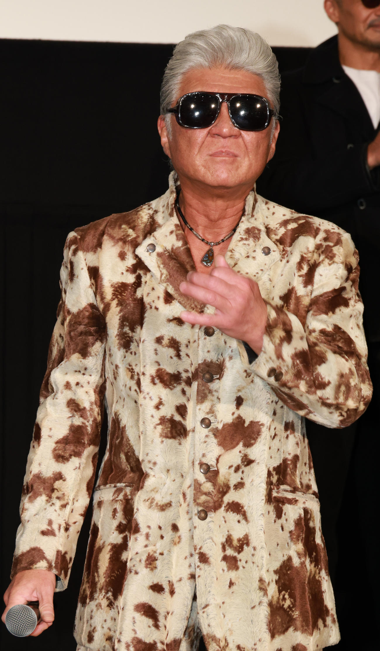 映画「BAD CITY」初日舞台あいさつを行った小沢仁志（撮影・中島郁夫）