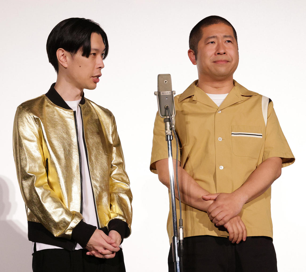 ハライチの岩井勇気（左）と澤部佑（2022年4月撮影）