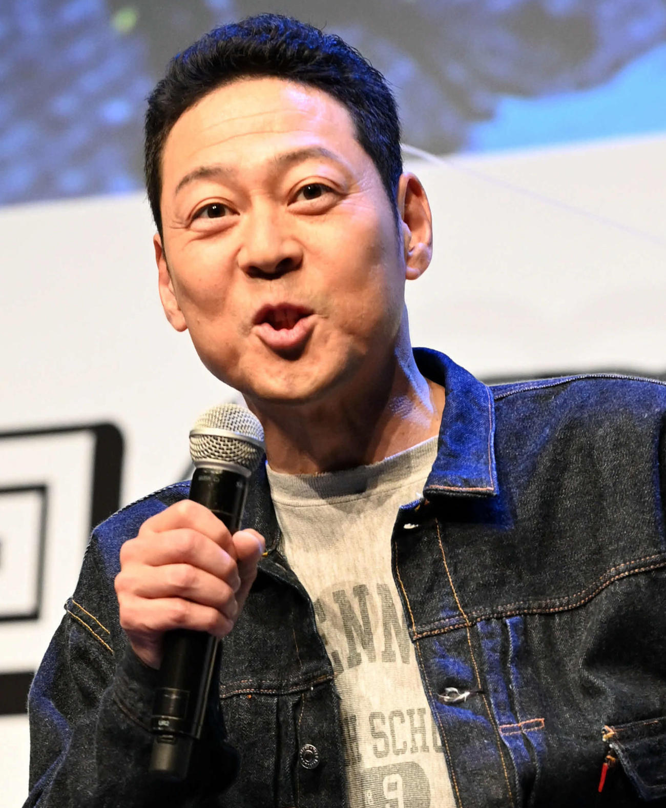 東野幸治（2021年11月撮影）