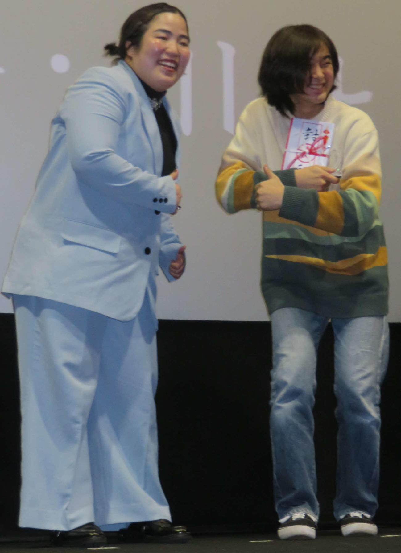 第2回日本ホラー映画大賞授賞式に登壇した、ゆりやんレトリィバァと川上颯太監督（撮影・村上幸将）