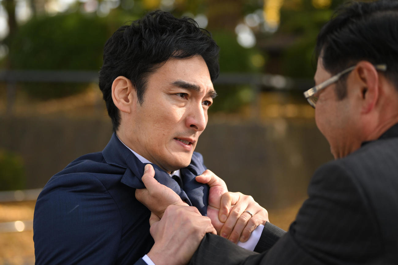 「罠の戦争」に出演する草なぎ剛（C）カンテレ