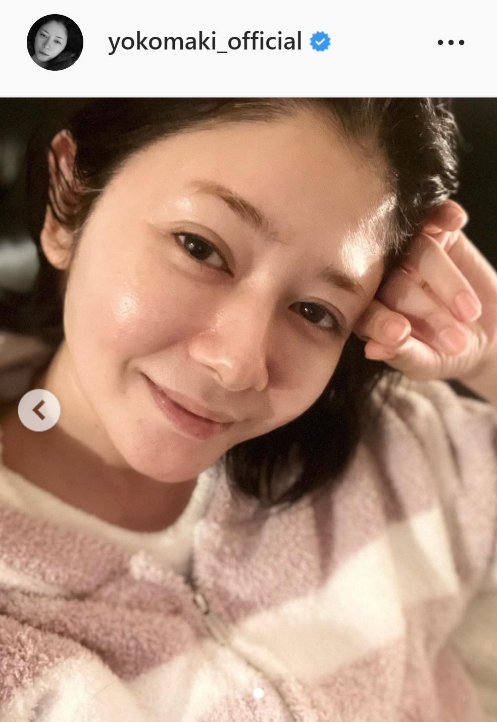 笑顔で自撮りする真木よう子（真木よう子のインスタグラムより）