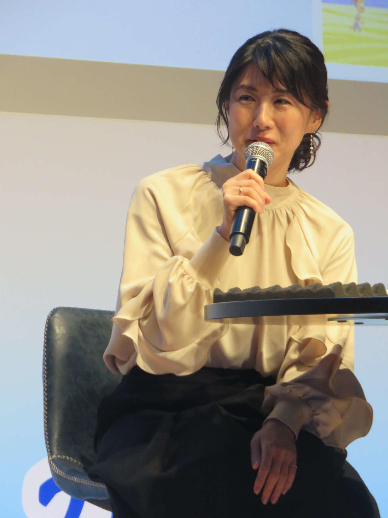 「海ノ民話アニメーション上映会2023」のトークショーに出席した中江有里
