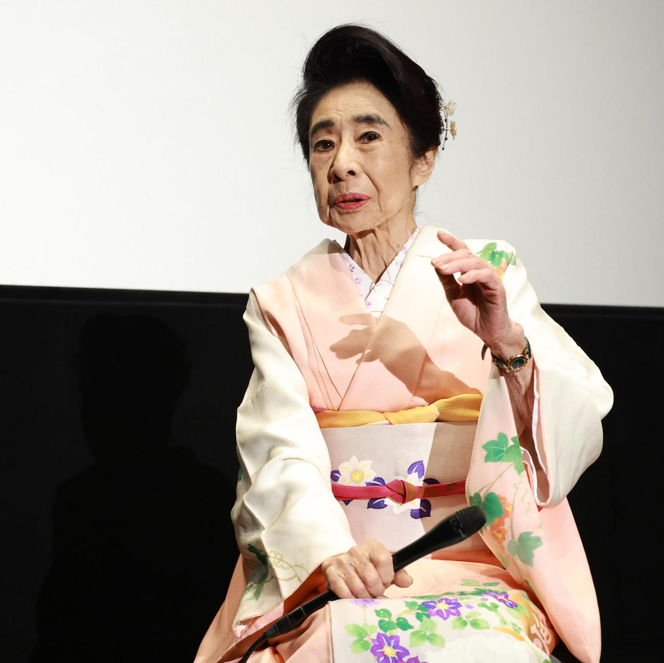 都内でトークイベントを行った中村玉緒（撮影・中島郁夫）