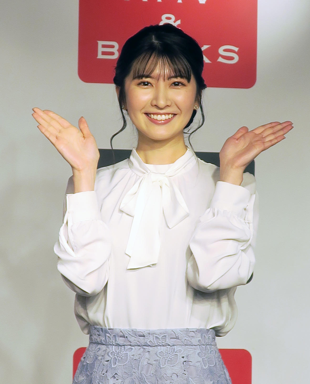 ファーストフォトエッセー「空を結ぶ」取材会を行ったお天気キャスター駒木結衣