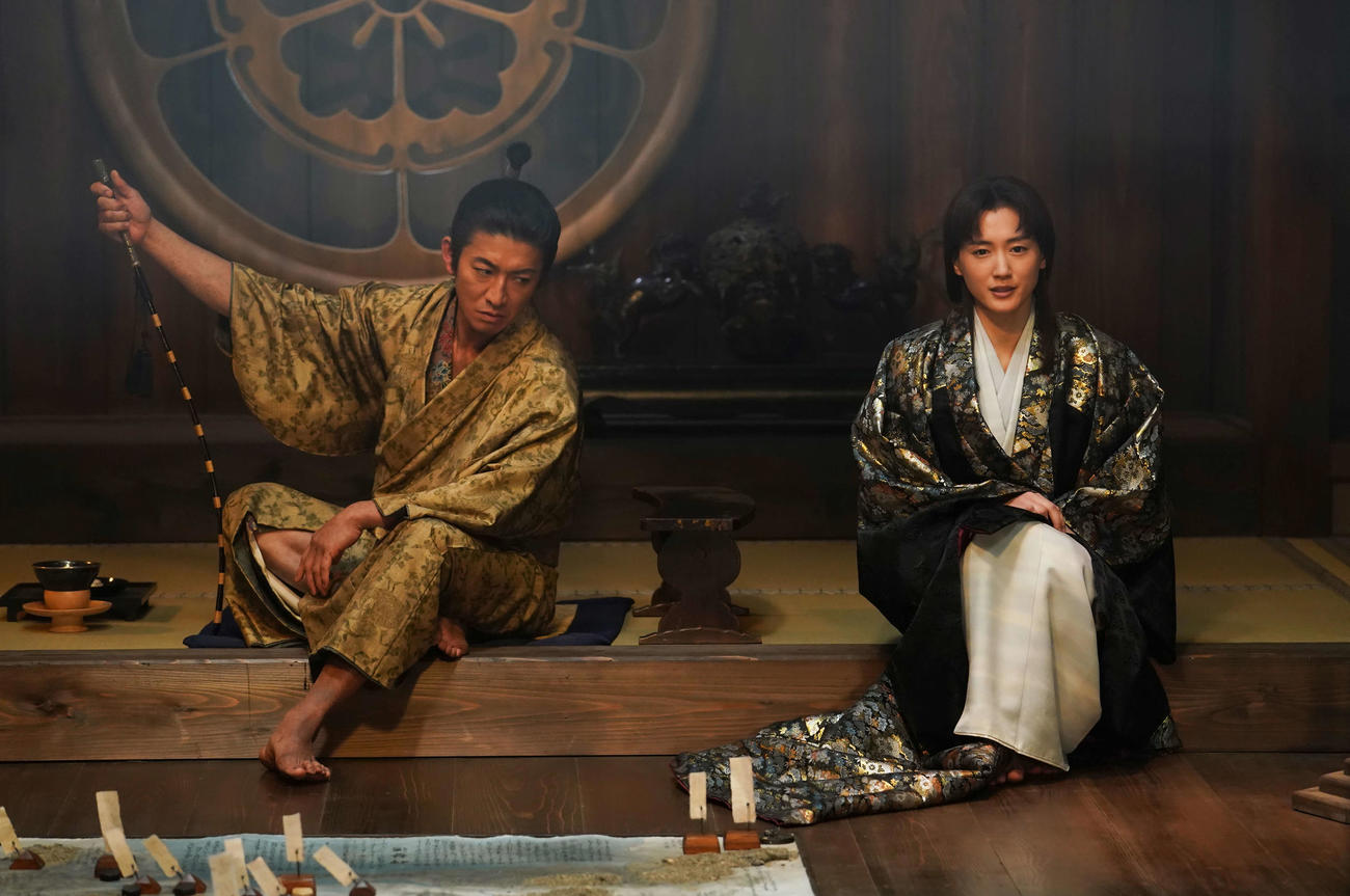 映画「レジェンド＆バタフライ」で織田信長を演じる木村拓哉（左）と濃姫を演じる綾瀬はるか（C）2023「THE LEGEND＆BUTTERFLY」製作委員会