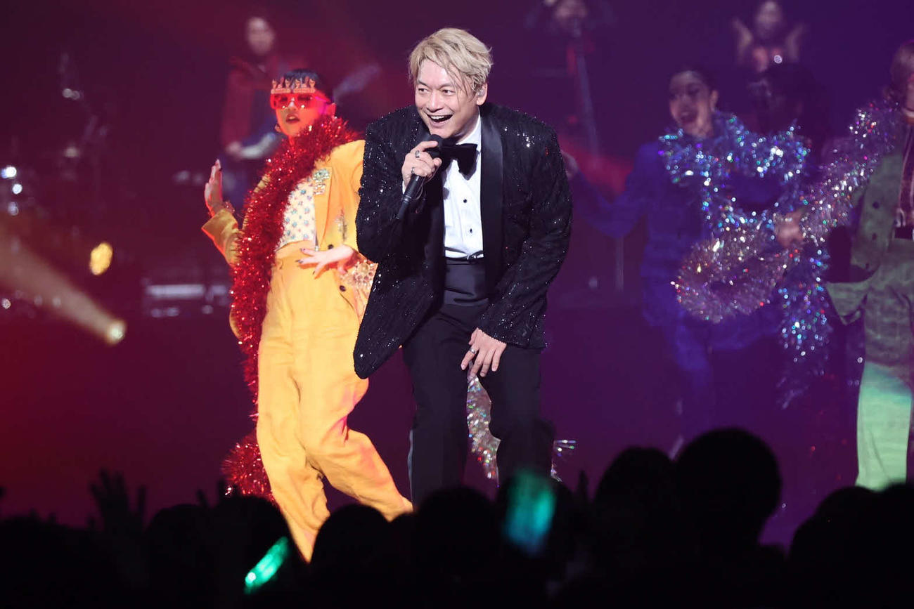 単独ライブ「Black Rabbit」の東京公演最終日で歌う香取慎吾