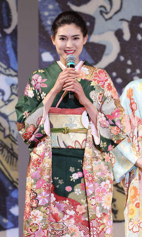 着物姿の木本佳那子さん（撮影・宮地輝）