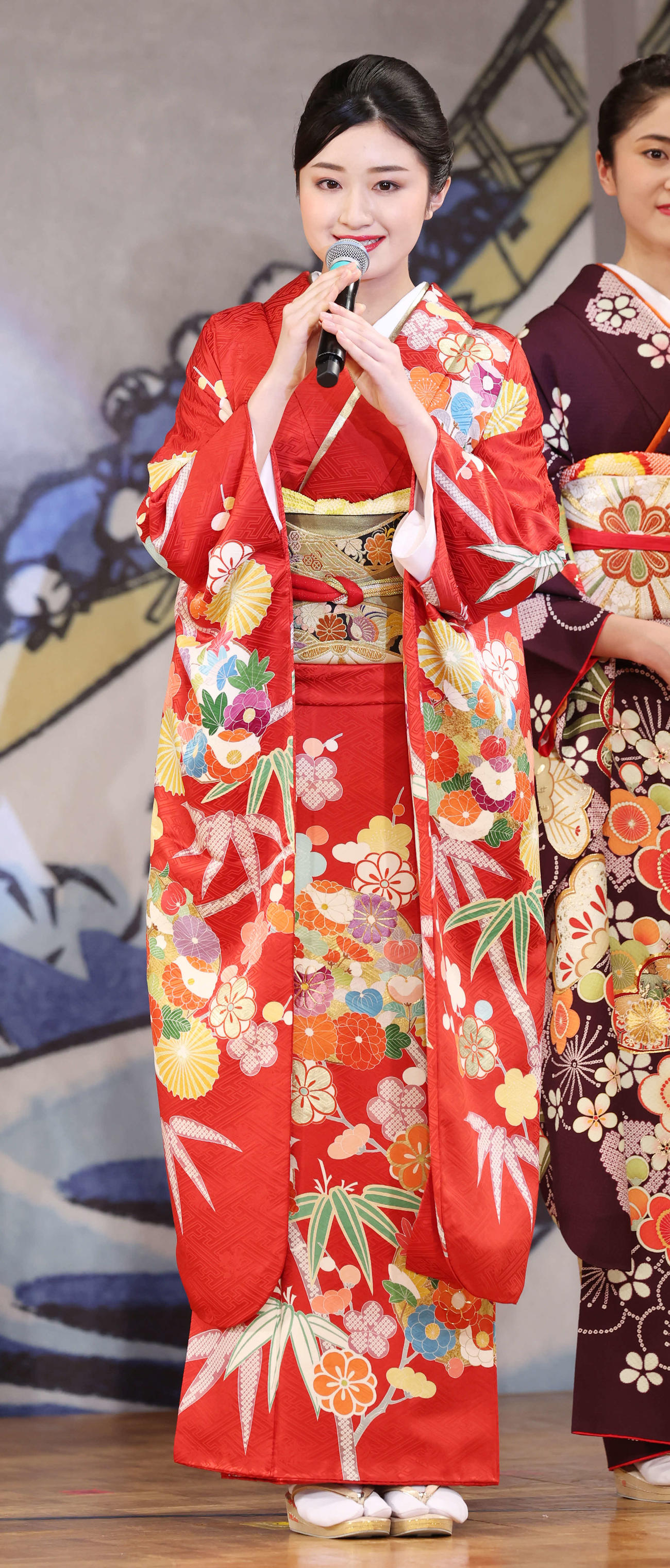 着物姿の東海林杏朱さん（撮影・宮地輝）