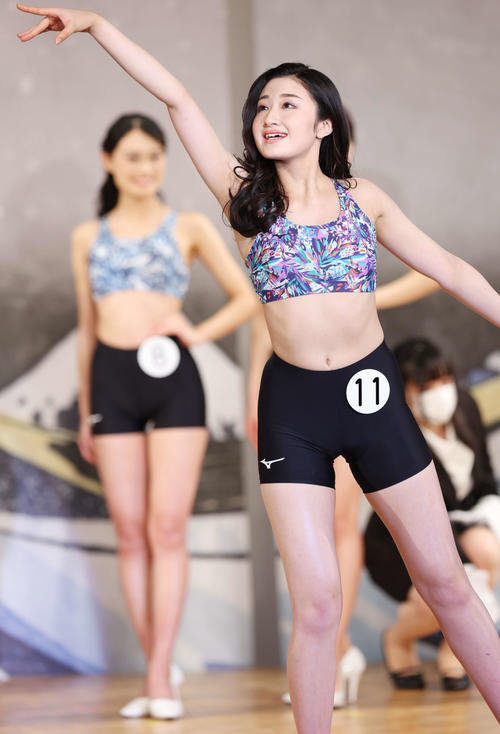スポーツウエア姿を披露する東海林杏朱さん（撮影・宮地輝）