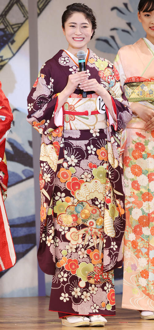 着物姿の小川聖奈さん（撮影・宮地輝）