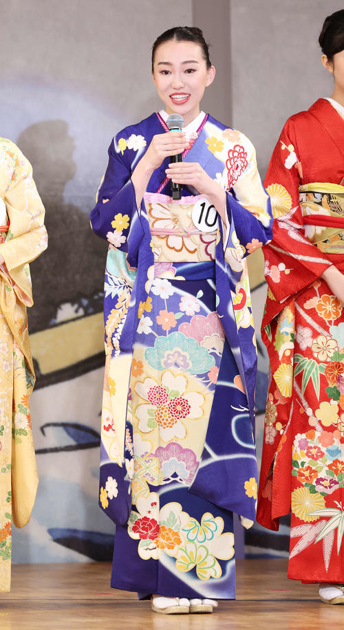 着物姿の野田萌々子さん（撮影・宮地輝）