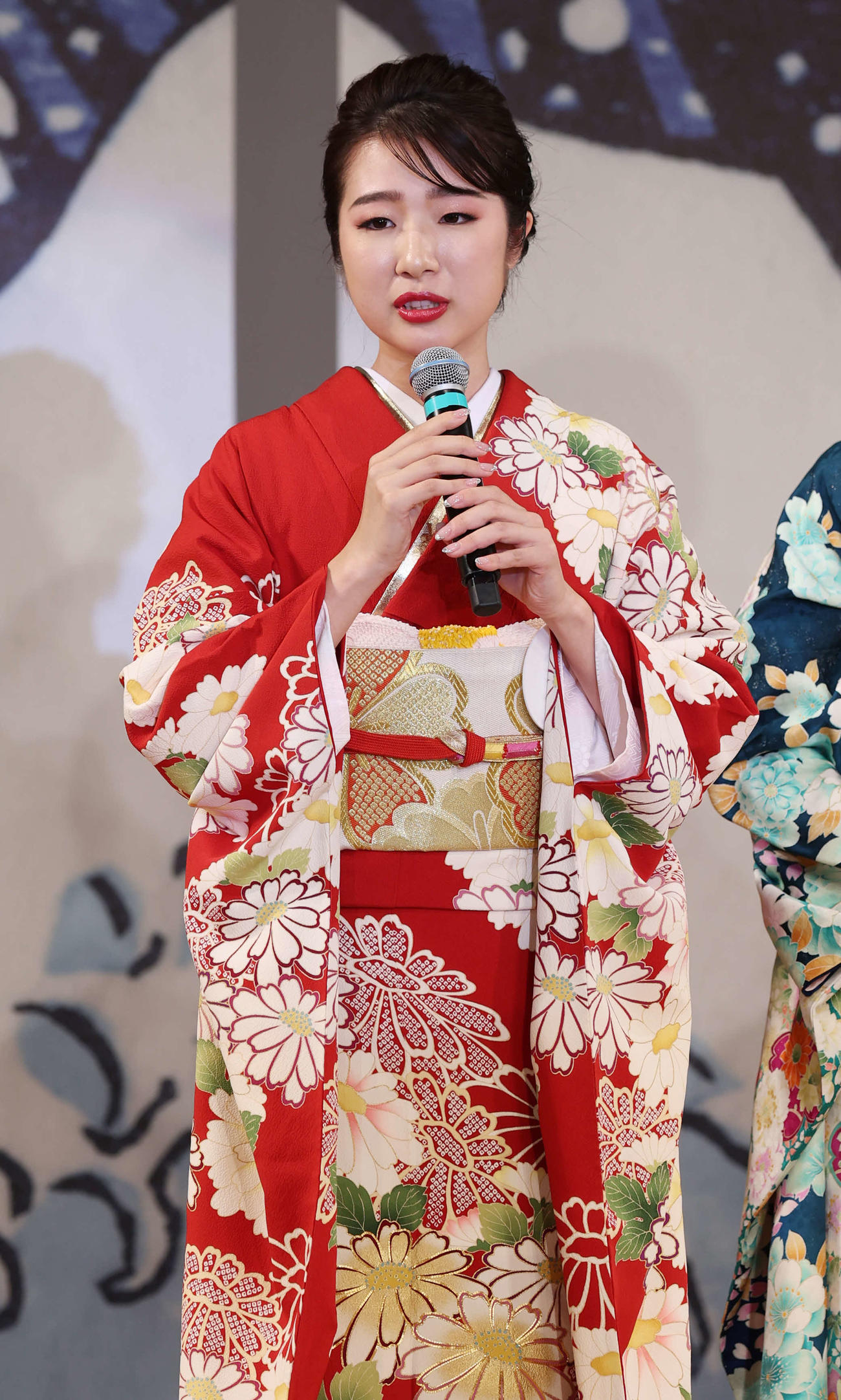 着物姿の稲川夏希さん（撮影・宮地輝）