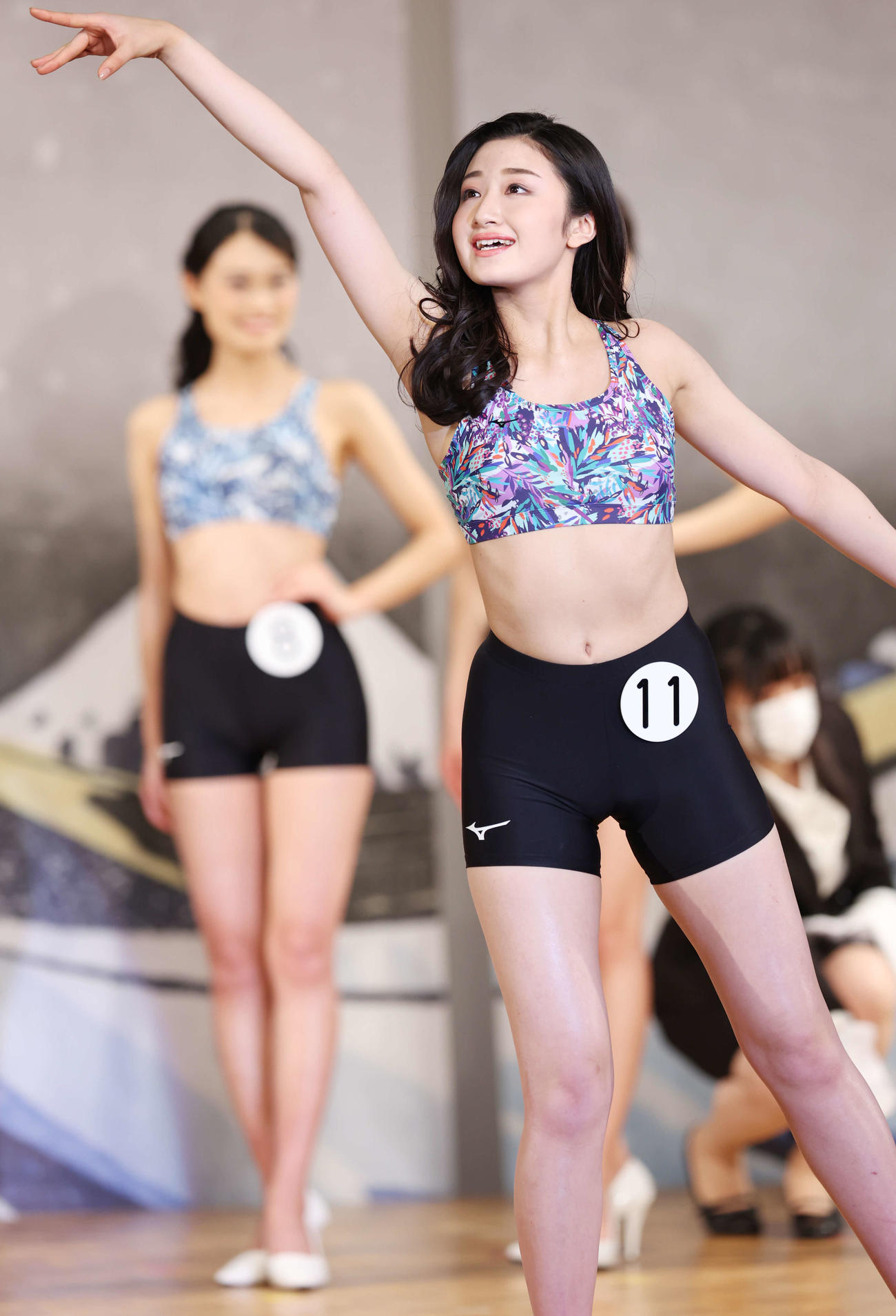 スポーツウエア姿を披露する東海林杏朱さん（撮影・宮地輝）