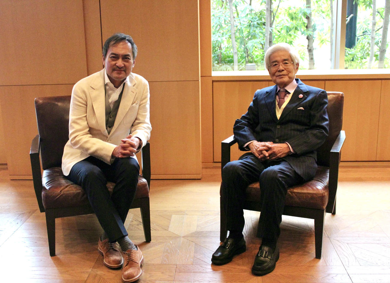 メタバースについて対談した渡辺謙（左）、養老孟司氏