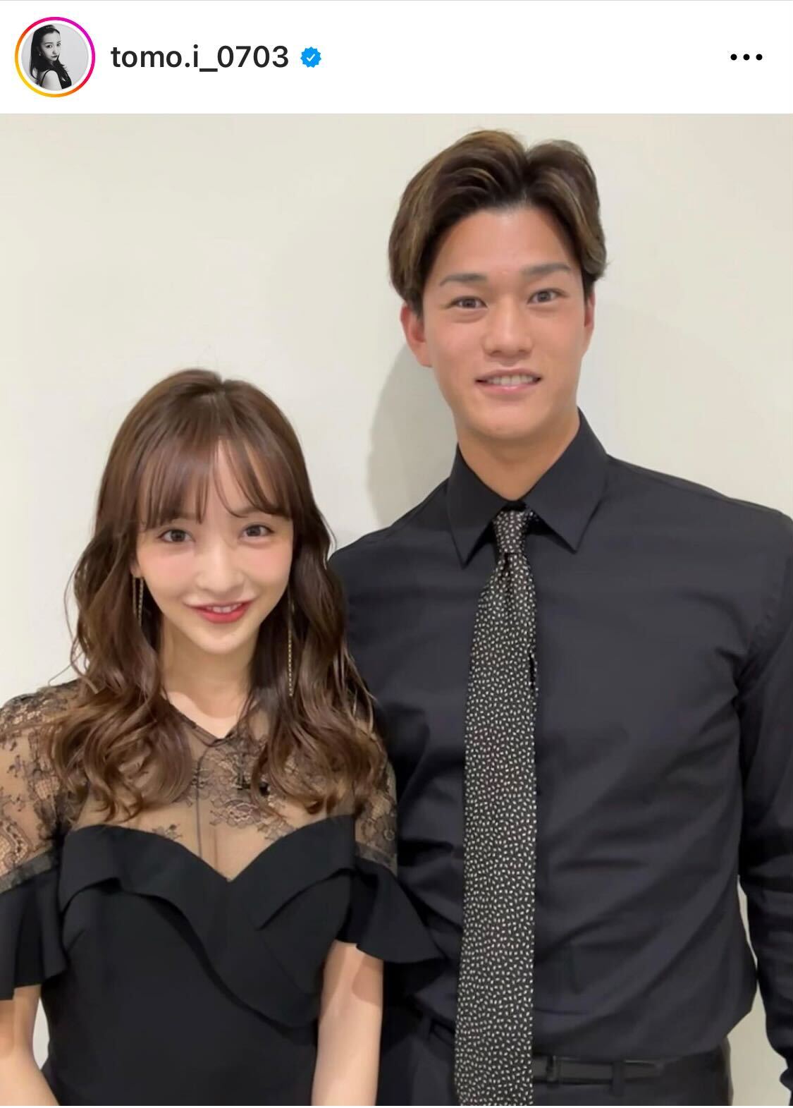 板野友美は夫のヤクルトスワローズ高橋奎二とツーショット(板野友美のインスタグラムより）