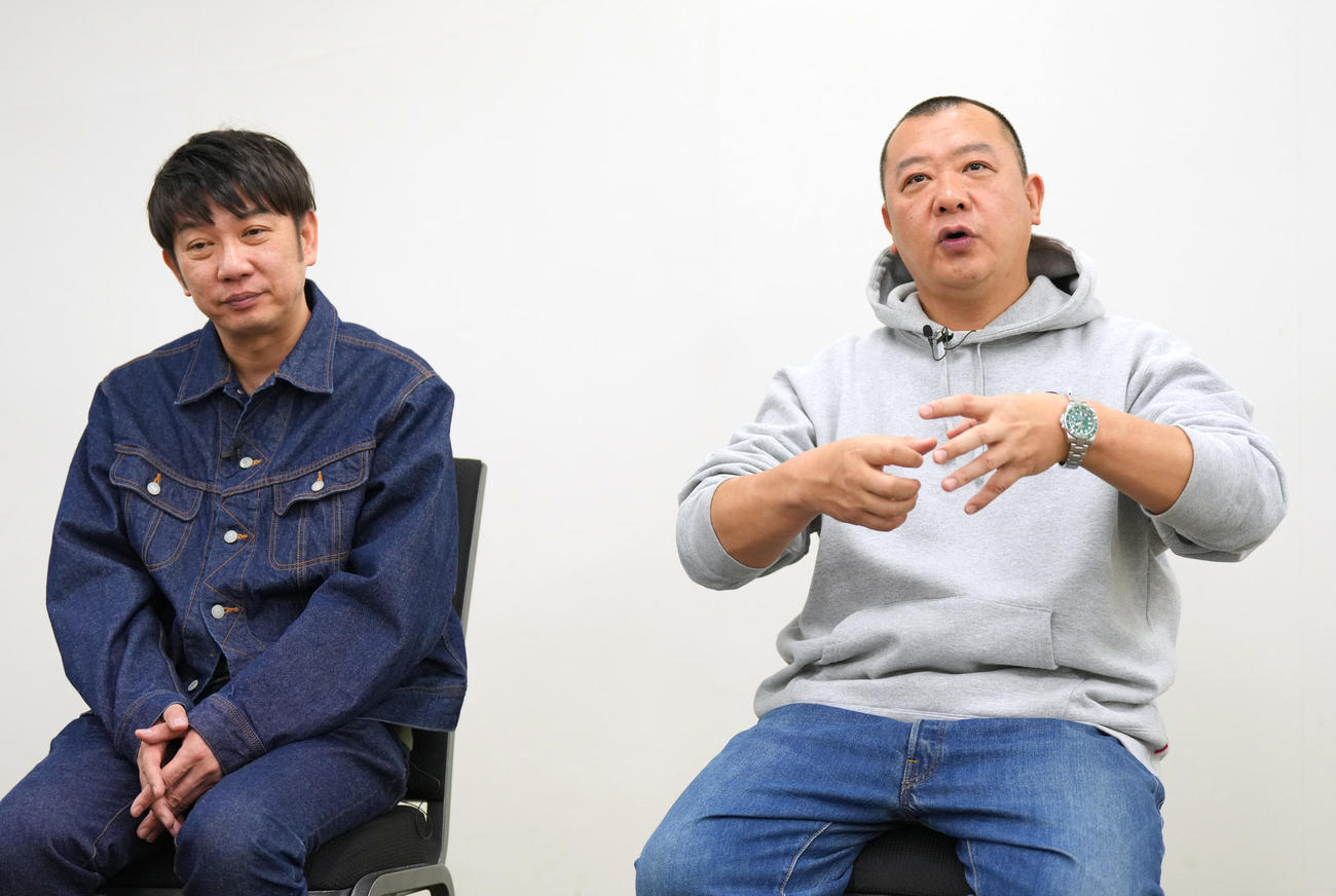 再スタートへの思いを話すTKO木本武宏（左）と木下隆行（撮影・菅敏）