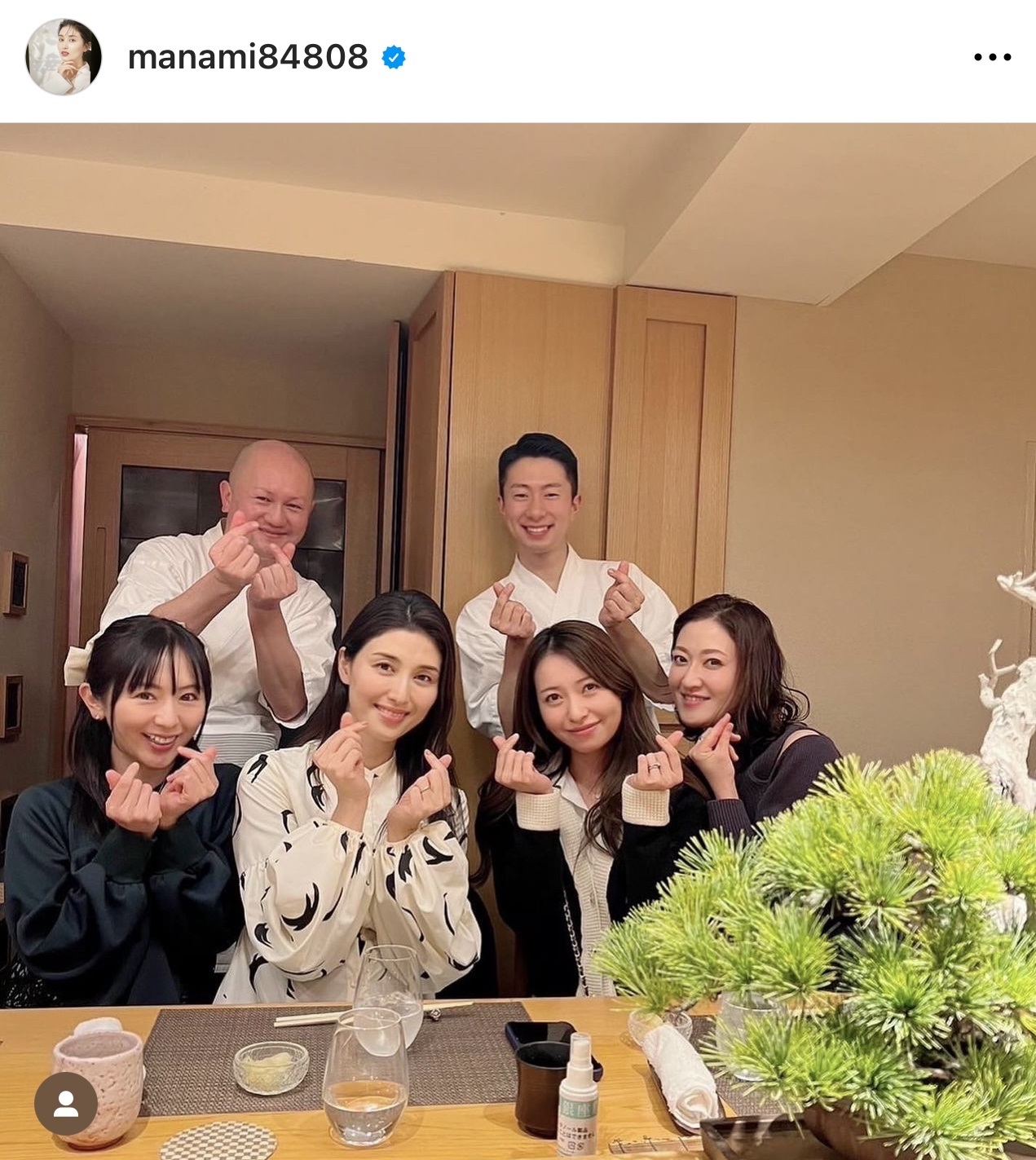 出席者らとの写真を掲載した橋本マナミ（橋本マナミのインスタグラムより）