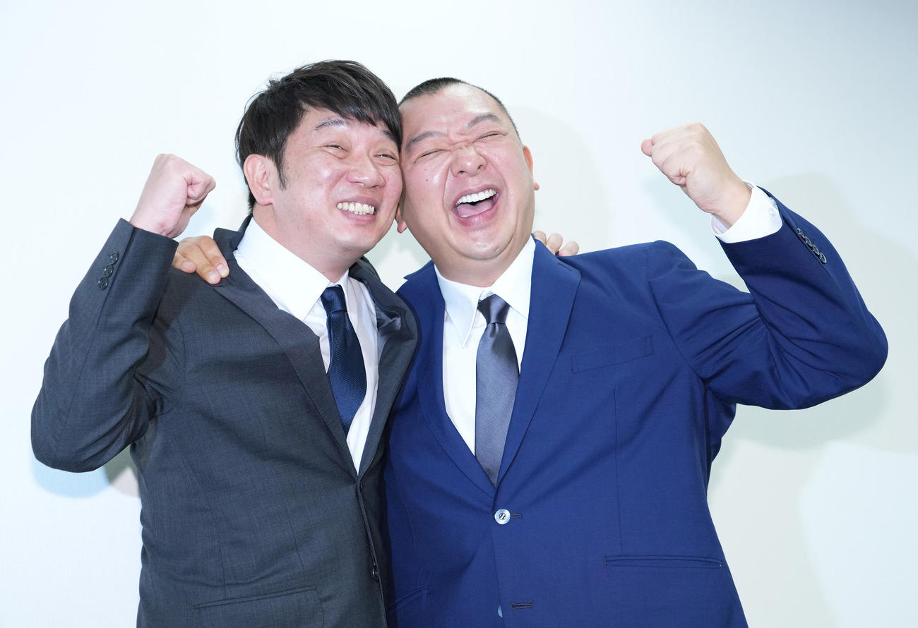 TKO木本武宏（左）と木下隆行（2023年1月23日撮影）